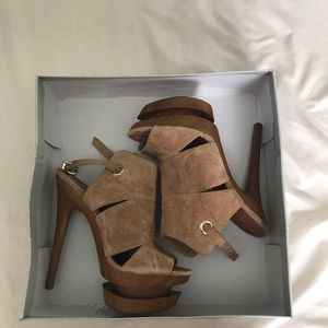 Jessica Simpson JS-Cat Velvet Suede in Camel